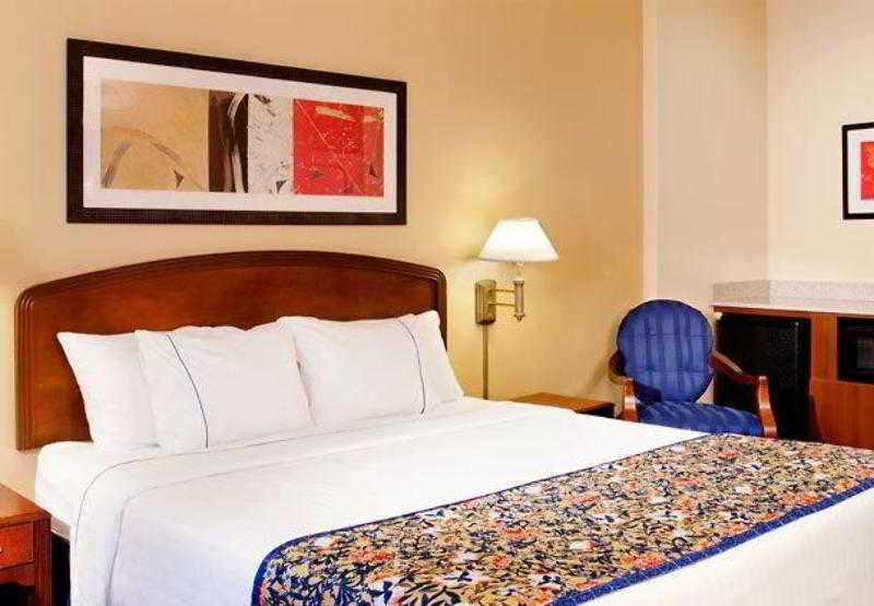 Best Western Plus Elgin - Chicago West Dundee الغرفة الصورة