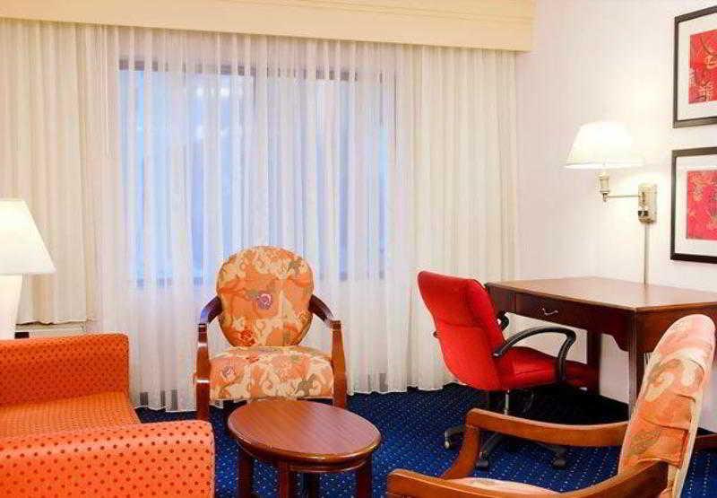 Best Western Plus Elgin - Chicago West Dundee الغرفة الصورة